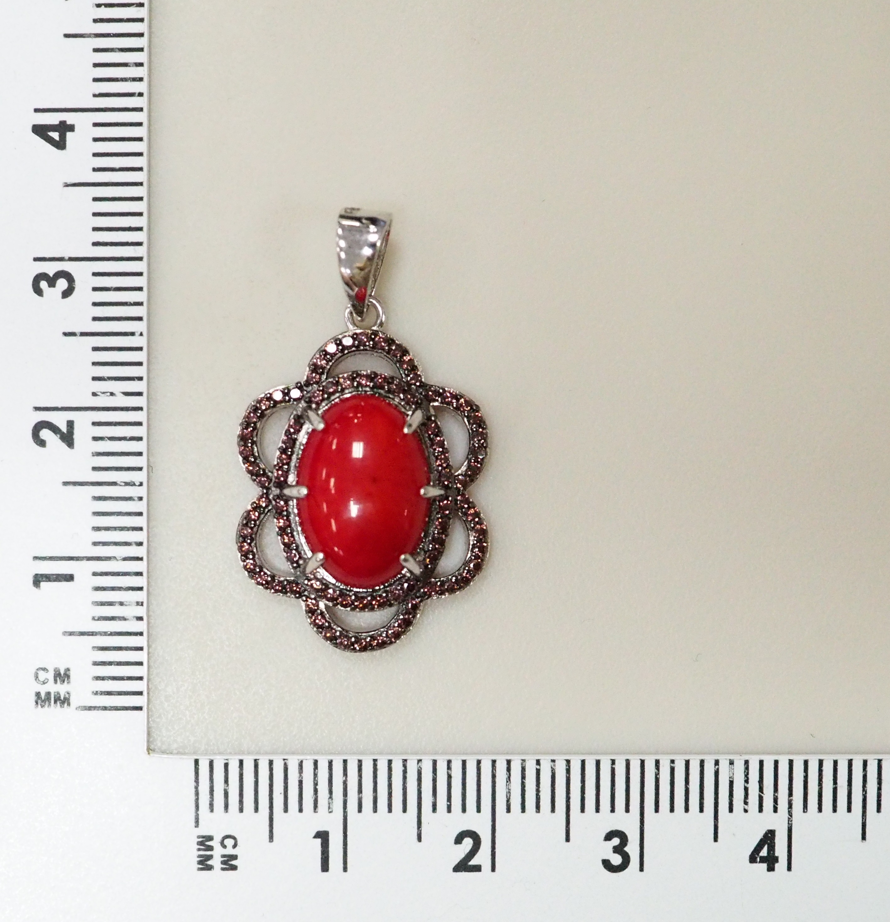 Серебряная подвеска с кораллом